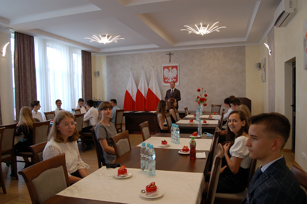 https://test.ugorly.pl/blog/2021/06/25/nagrody-wojta-dla-uzdolnionych-uczniow/3-jpg/