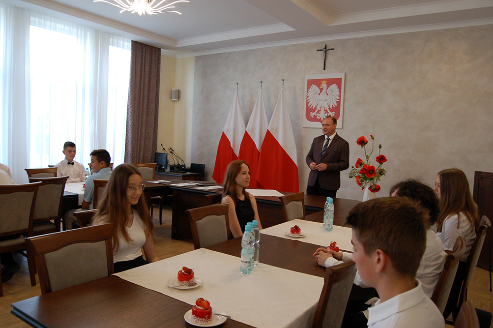 https://test.ugorly.pl/blog/2021/06/25/nagrody-wojta-dla-uzdolnionych-uczniow/4-jpg/