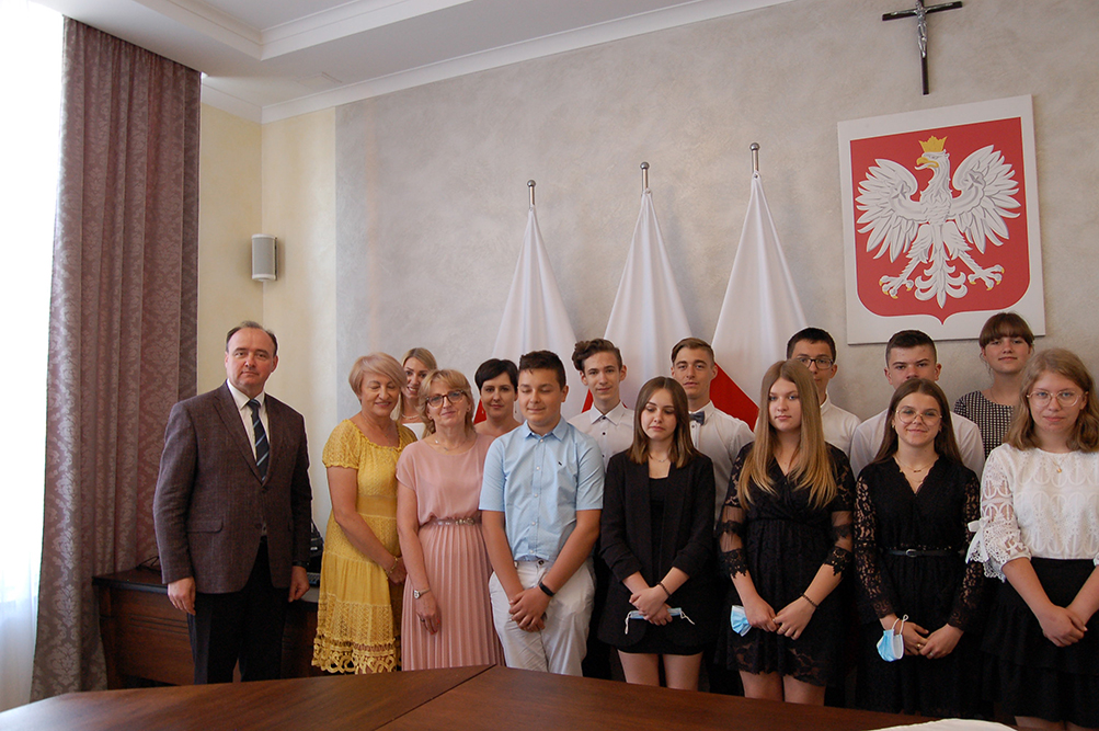 https://test.ugorly.pl/blog/2021/06/25/nagrody-wojta-dla-uzdolnionych-uczniow/54-jpg/