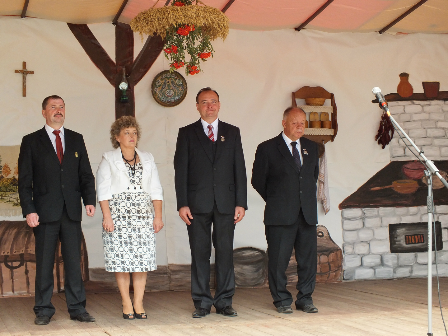 https://test.ugorly.pl/blog/2013/09/06/dozynki-w-wiejskiej-chacie/p183pg9omq1gna1ciqepmjip1bt9u/