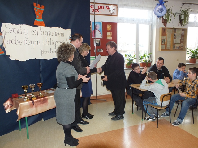https://test.ugorly.pl/blog/2014/03/05/iii-indywidualny-turniej-szachowy-o-puchar-wojta-gminy-orly-2/p18i8ibn8mcc21mo1qlp187s12279/