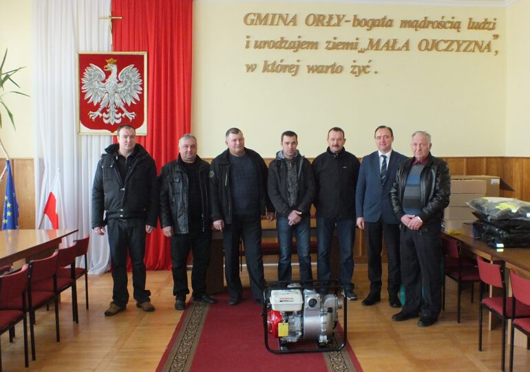 KOLEJNE DWIE OCHOTNICZE STRAŻE POŻARNE DOPOSAŻONE