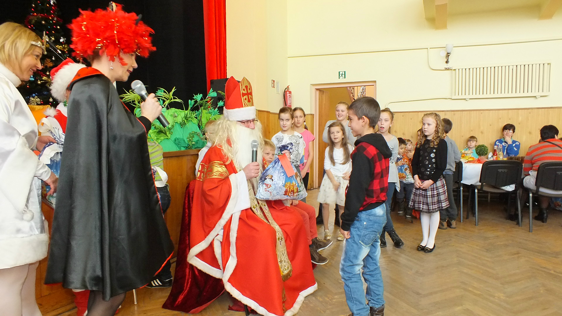 https://test.ugorly.pl/blog/2016/12/23/mikolaj-odwiedzil-dzieci-w-gminie-orly/p1b4lmdo211r831fev1r19tr99qas/