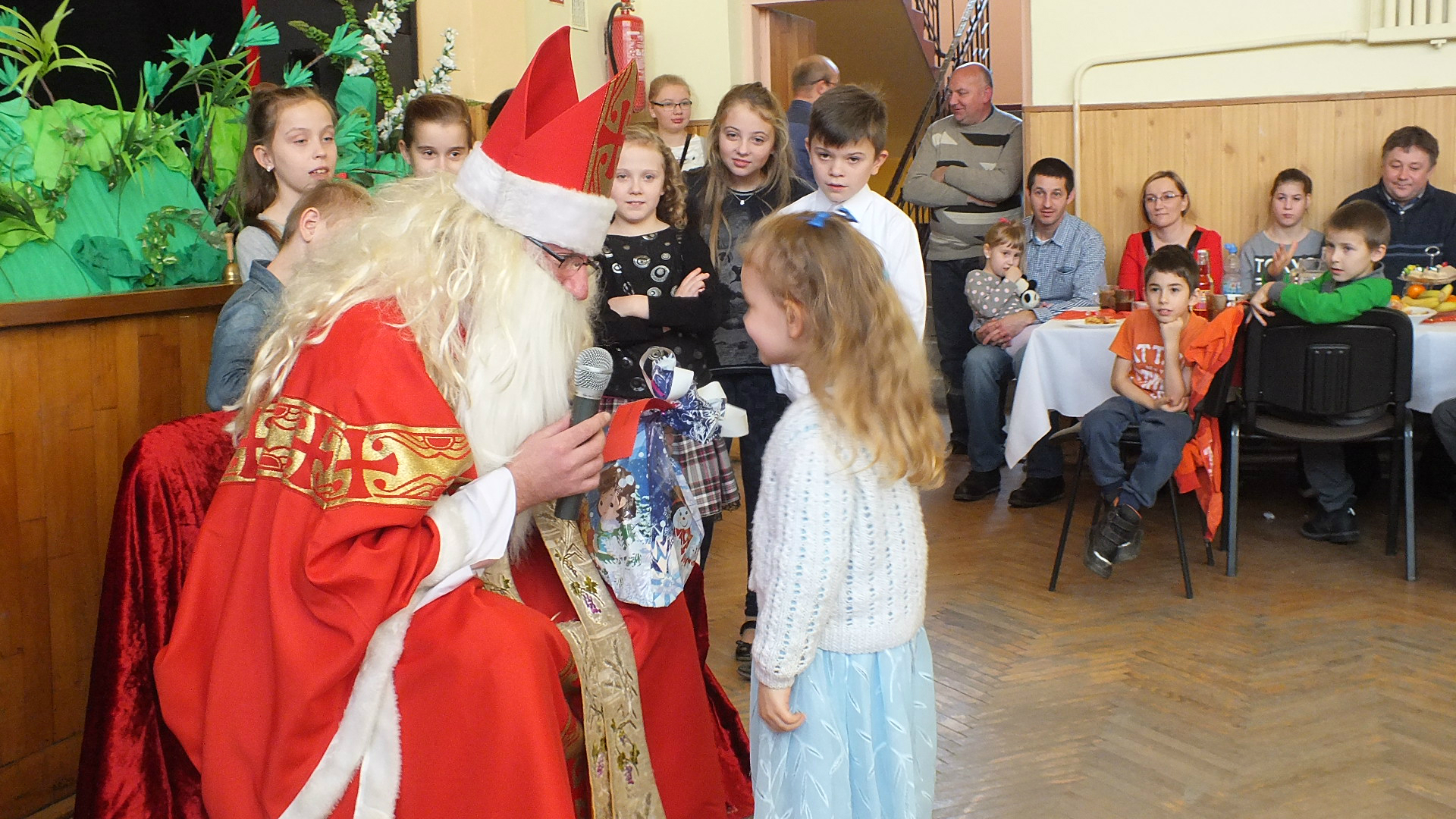 https://test.ugorly.pl/blog/2016/12/23/mikolaj-odwiedzil-dzieci-w-gminie-orly/p1b4lmdo21r9csat12d5c87185fq/
