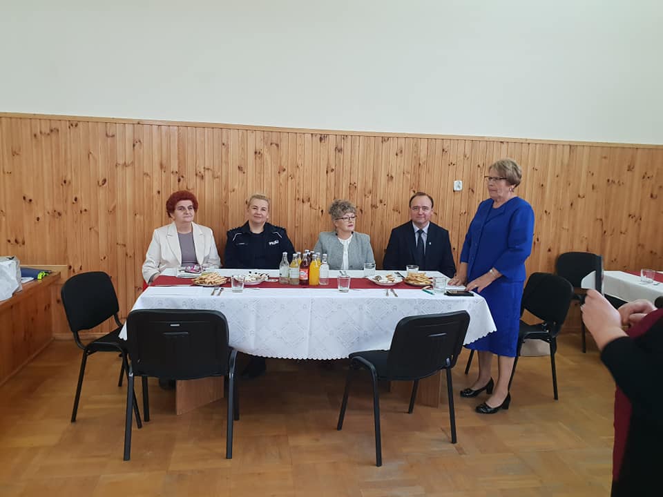 https://test.ugorly.pl/blog/2018/11/27/spotkanie-seniorow/p1ctaemlioejkv3q191g11181r6i8/