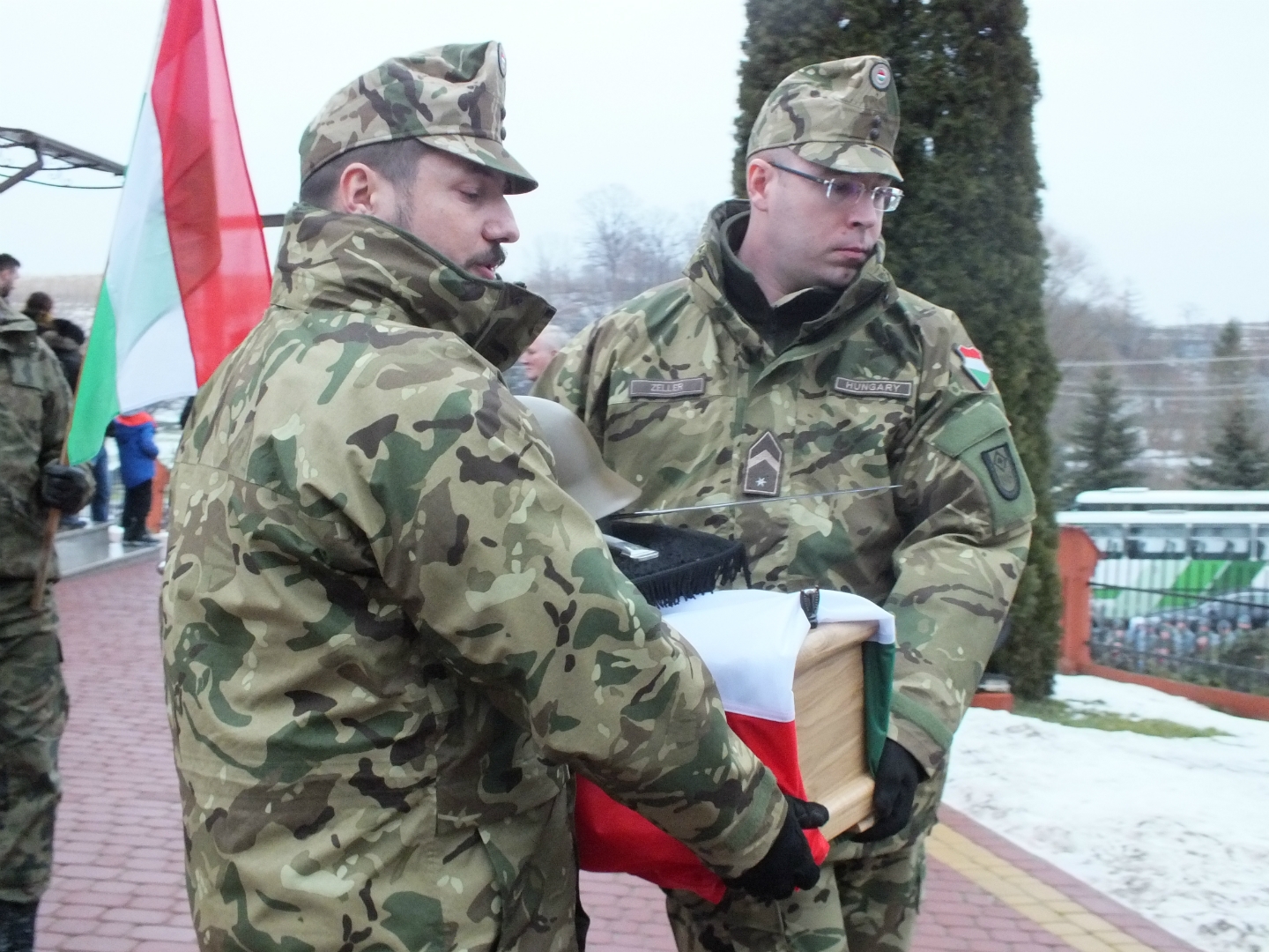 https://test.ugorly.pl/blog/2019/01/17/pochowek-wegierskiego-zolnierza-na-cmentarzuwojennym-w-hantkowicach/p1d1doe8761npj1c57cn71cn810prd/