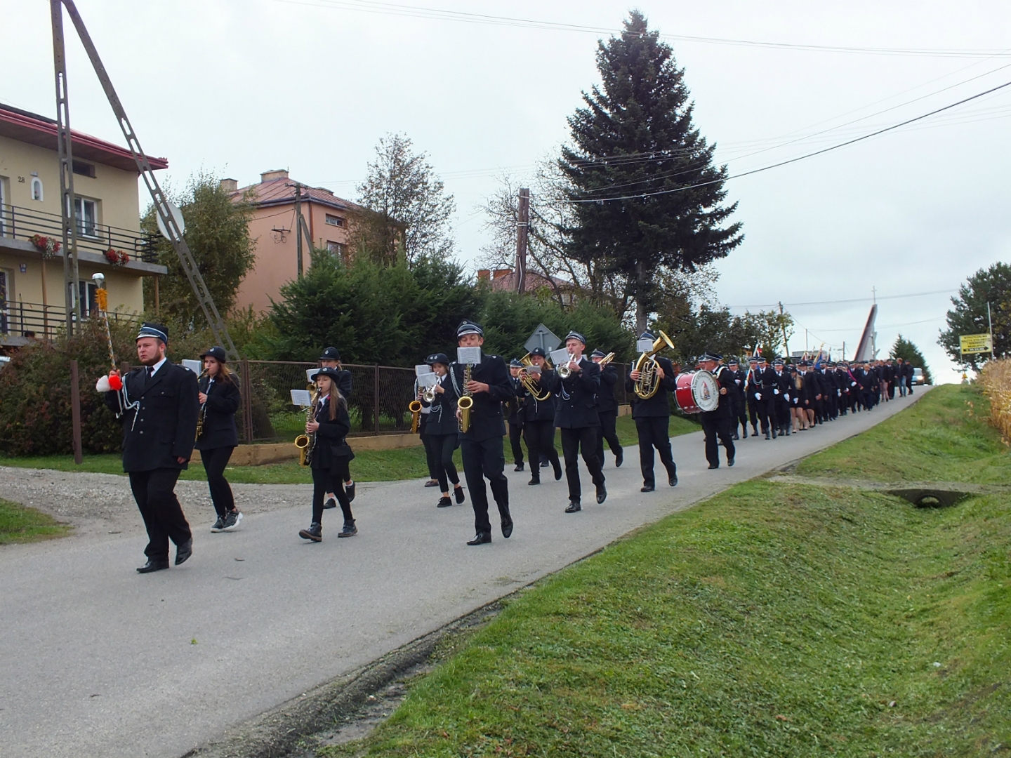 https://test.ugorly.pl/blog/2019/10/08/uroczystosc-poswiecenia-nowego-samochodu-strazackiego-oraz-wejscia-do-ksrg-przez-osp-orly/p1dmo12ca21agfhh8181jllf1s71e/