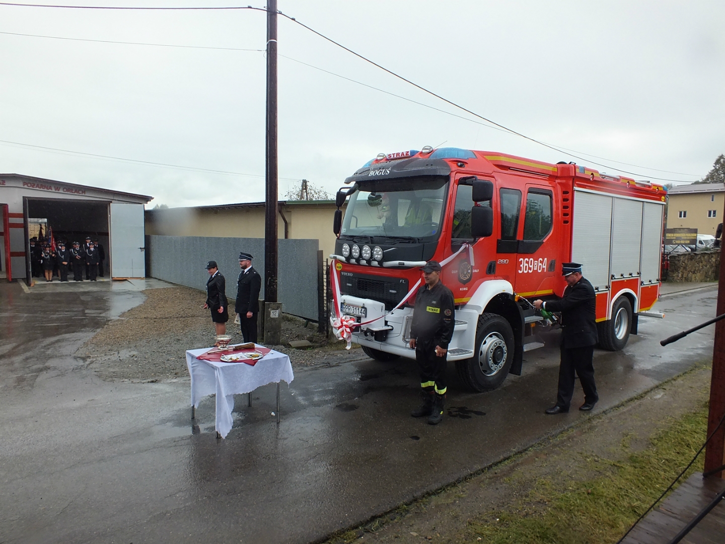https://test.ugorly.pl/blog/2019/10/08/uroczystosc-poswiecenia-nowego-samochodu-strazackiego-oraz-wejscia-do-ksrg-przez-osp-orly/p1dmo12ca21aj112jc48017bcjsh15/
