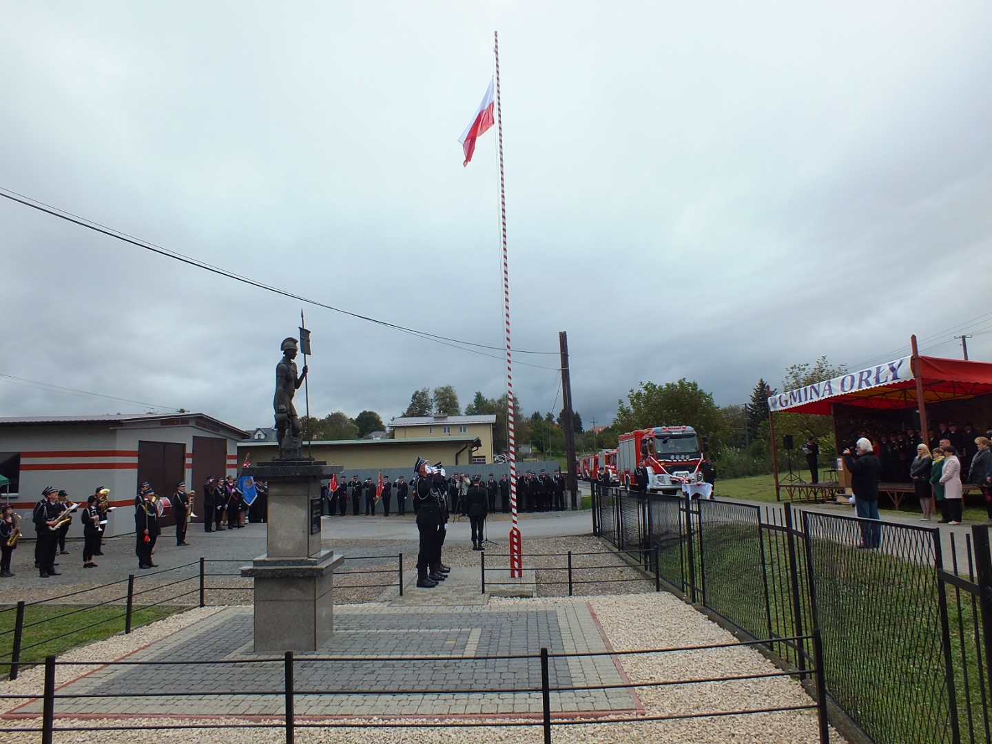 https://test.ugorly.pl/blog/2019/10/08/uroczystosc-poswiecenia-nowego-samochodu-strazackiego-oraz-wejscia-do-ksrg-przez-osp-orly/p1dmo12ca2b5m18flj8b12iffj2o/