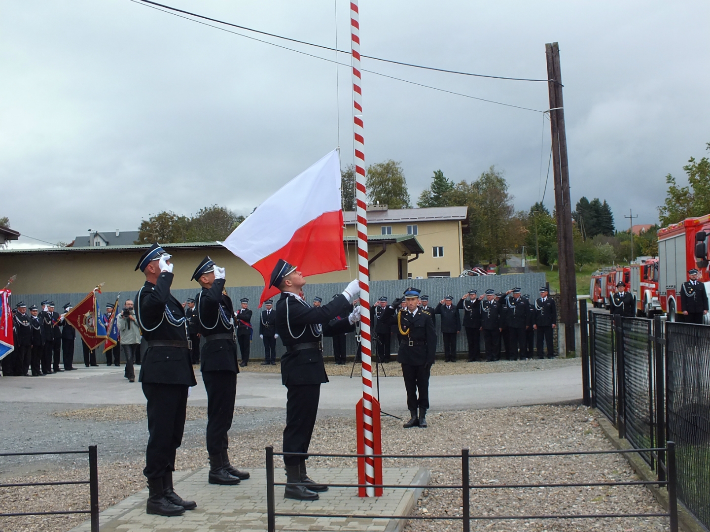 https://test.ugorly.pl/blog/2019/10/08/uroczystosc-poswiecenia-nowego-samochodu-strazackiego-oraz-wejscia-do-ksrg-przez-osp-orly/p1dmo12ca2on51p231h2t176mirrm/