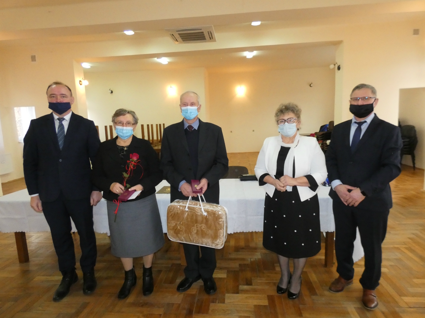 https://test.ugorly.pl/blog/2020/12/23/piekny-jubileusz-pozycia-malzenskiego/p1eq7kiffq12vi1s4ivg8lhkvf92e/